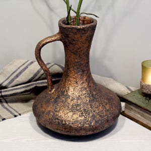 Vaso di cartapesta in stile antico, color rame invecchiato, strutturato, decorativo, fatto a mano, per fiori secchi o piante artificiali, decorazione sostenibile