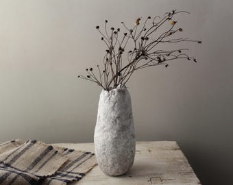 Handgjord papmachévas: Texturerad Wabi Sabi Rustik Dekor