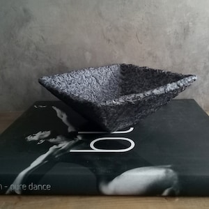 Paper mache bowl black grey textured decorative handmade square vessel modern minimalist statement piece sustainable eco friendly decor zdjęcie 2