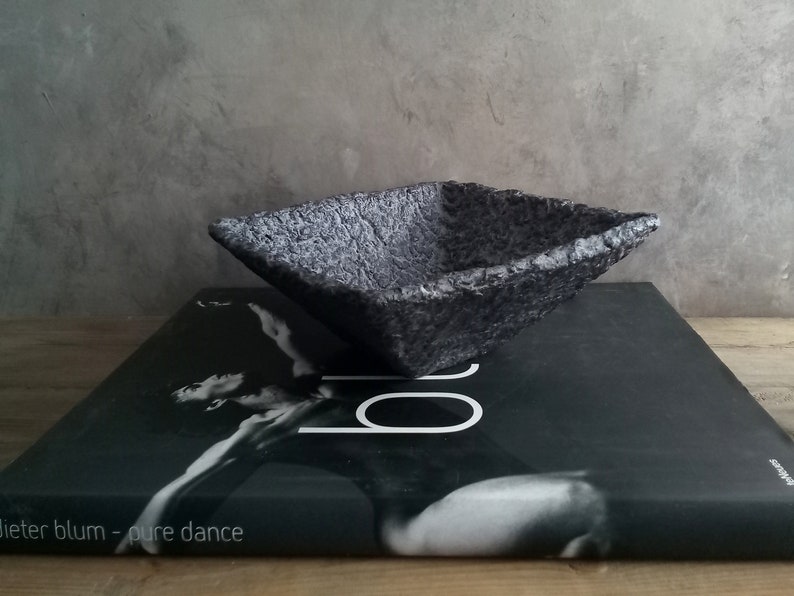 Paper mache bowl black grey textured decorative handmade square vessel modern minimalist statement piece sustainable eco friendly decor zdjęcie 2