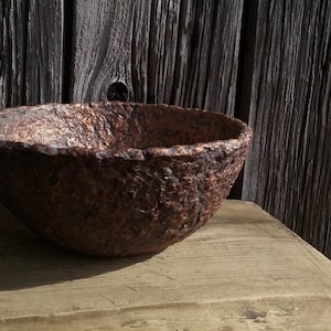 Ciotola di cartapesta in stile antico color rame invecchiato, vaso decorativo testurizzato, vabi sabi, estetica Japandi, accento interno rustico primitivo