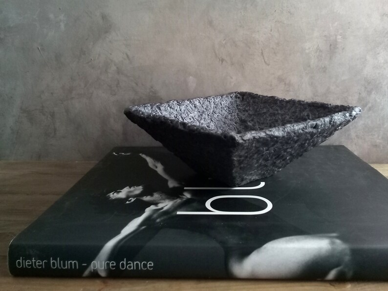 Paper mache bowl black grey textured decorative handmade square vessel modern minimalist statement piece sustainable eco friendly decor zdjęcie 6