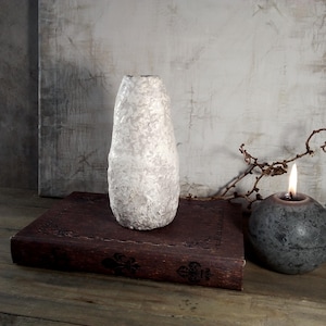 Vaso di cartapesta piccolo bianco beige marmo colore strutturato decorativo fatto a mano per fiori secchi stile wabi sabi rustico primitivo decor