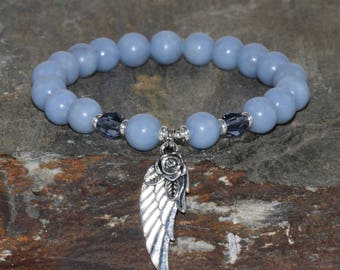 Pulsera de cuentas de angelita con dije de ala de ángel
