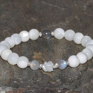 Muschel Armband Handarbeit 8mm weiße Muschel Perlen Armband geschnitzte Schale Rose Labradorit Stapel Armband Unisex Armband unberührten Muschel Armband