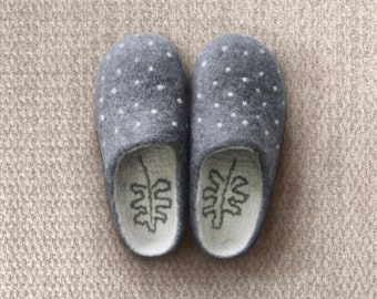 Wool Felted Slippers Women & Men • Polka dot Slippers • Cute Slippers • Unisex