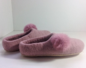 Women Men felted wool pink pompon slippers, wool clogs, 100% natural eco friendly slippers, natural wool, felted house shoes