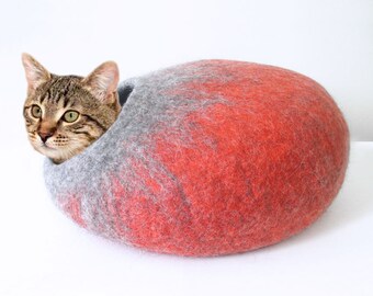 Felted Wool cat cave in Coral and Grey colours, simple design, 100% natural eco friendly pet house, wool felted cat cocoon, cat bed house