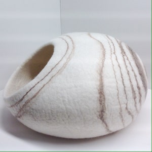 Cueva para gatos de fieltro de lana • Casa cama para gatos • Muebles acogedores para gatos • Regalo para amantes de los gatos White River Rock • Diseño de interiores