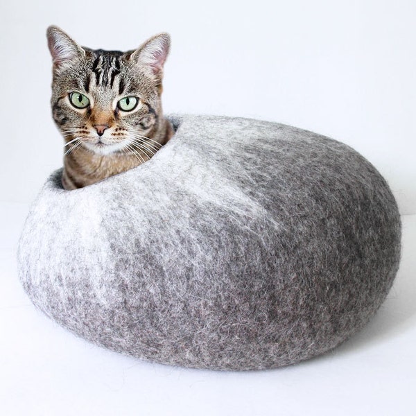 Felted Wool cat cave in grey and white colours, 100% natural eco friendly pet house, wool felted cat cocoon, cat bed, cat house