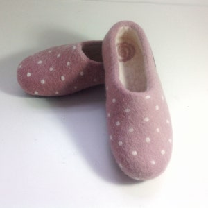 Pantofole da uomo e da donna in feltro di lana a pois rosa, zoccoli di lana, pantofole ecologiche 100% naturali, lana naturale, pantofole da casa in feltro