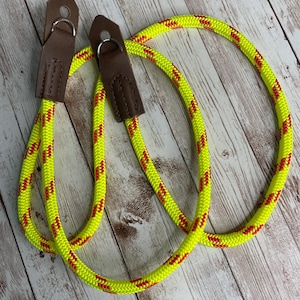 Correa de cámara de cuerda, cuerda de escalada multicolor, extremos de cuero resistente, anillo dividido, liberación rápida disponible