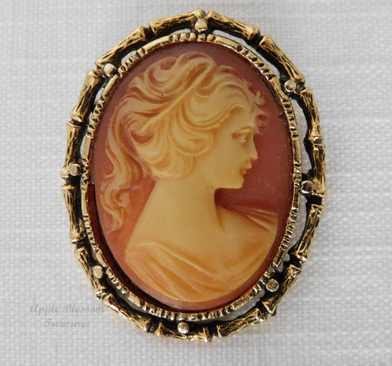 Vintage Right Facing Faux Cameo Aged Gold Oval Ba… - image 3