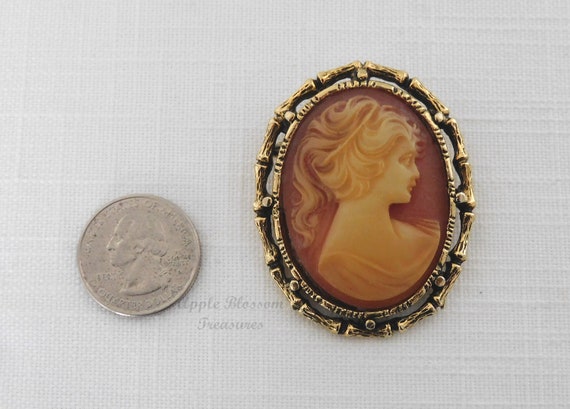 Vintage Right Facing Faux Cameo Aged Gold Oval Ba… - image 2