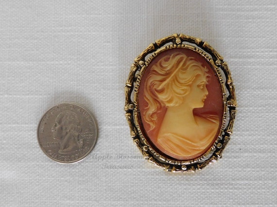 Vintage Right Facing Faux Cameo Aged Gold Oval Ba… - image 1