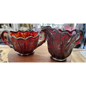 Imperial Art Glass Acanthus Creme und Zuckerrot Karneval Glas