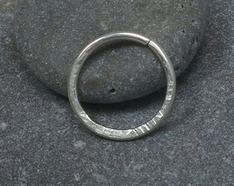 Sterling Silber Septum Ring,gehämmert Septum Piercing Ring,kleine Septum Ring,nase,septum ring,septum ring,septum 20g,septum 18g,septum 16gauge