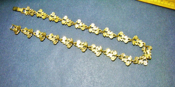 1980s  Yves Rocher Leaf Necklace, Gold Tone Leaf … - image 5