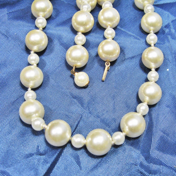 Pearl Necklace, Faux Pearl Bead Necklace, Matinee Length, Hand Knotted, Hidden Clasp, Quality, New / Old, 1980s Vintage Retro Wedding Bride