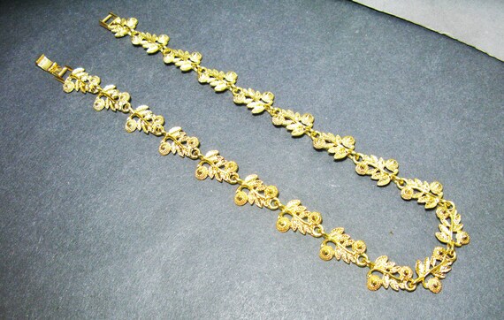 1980s  Yves Rocher Leaf Necklace, Gold Tone Leaf … - image 4