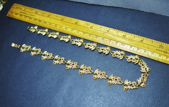 1980s  Yves Rocher Leaf Necklace, Gold Tone Leaf … - image 6