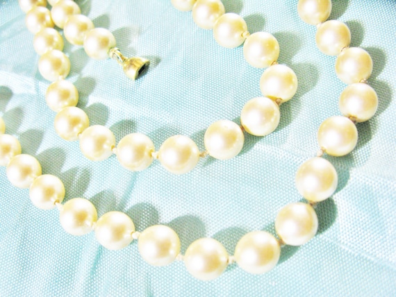 Vintage Monet Faux Pearl Sister Clasp Necklace – HEATON HOUSE