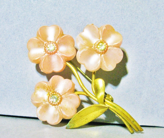 Art Deco Flower Brooch, Pink Celluloid Daisy Broo… - image 1
