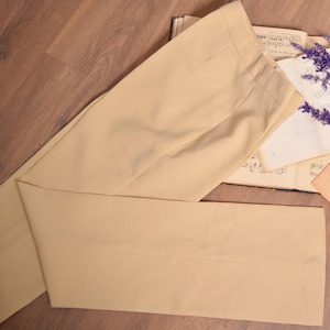 Tamanho 6 | Calça bege de cintura alta com vinco | Calça elegante básica com zíper e perna reta | Calça de terno minimalista sem bolsos, estilo vintage dos anos 90 para escritório