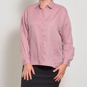 Pink Classic Shirt | Subtle Geometrical Pattern Womens Oxford Shirt made in the 70s | Size US 10 - 12