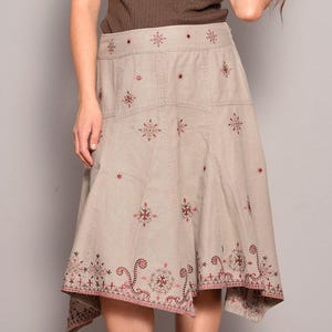 Size 14 | 90s circle skirt high waisted skirt linen 90s beige women embroidered embellished floral midi vintage flower a line hankerchief