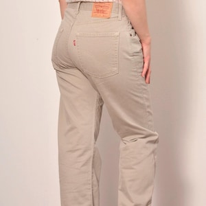 Clearance Vintage 90s Beige-Grey Levi&#39;s High-Waisted Straight Leg Jeans | Size M W33 L34 | Unisex Boyfriend Denim