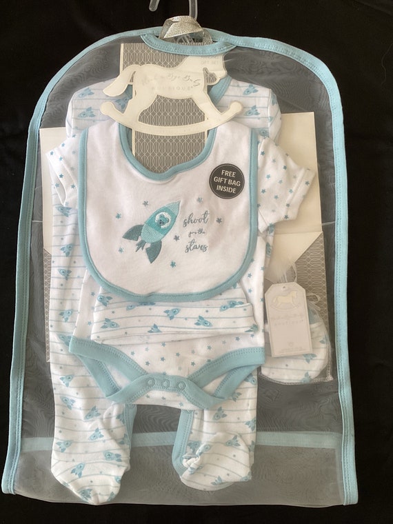 Gift  set even comes with free gift bag 0-3 months
