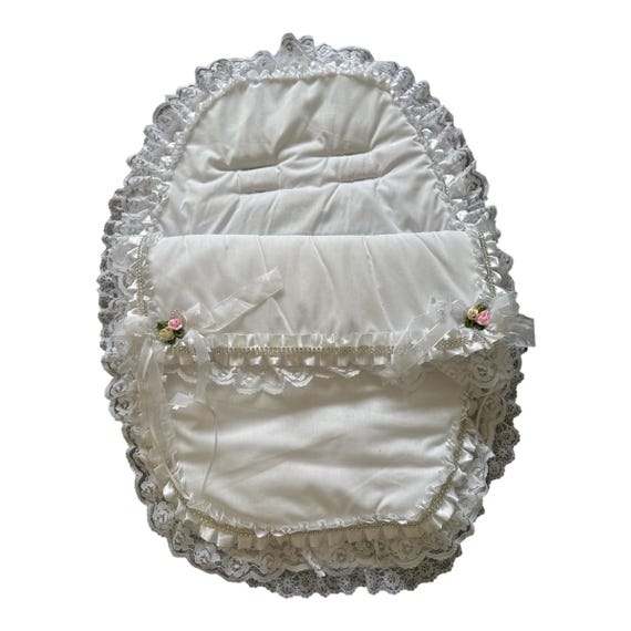 Cosy toes frilly lace and bows