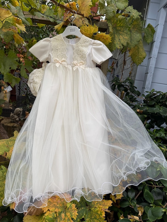 Beautiful Christening gown 6-12 months