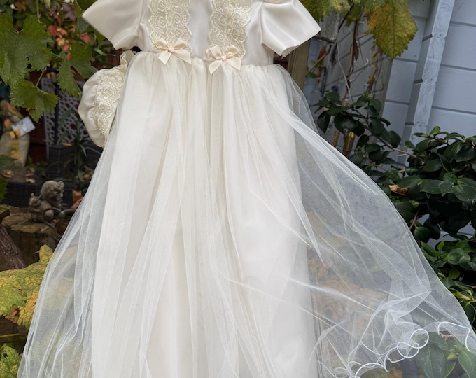 Beautiful Christening gown 6-12 months