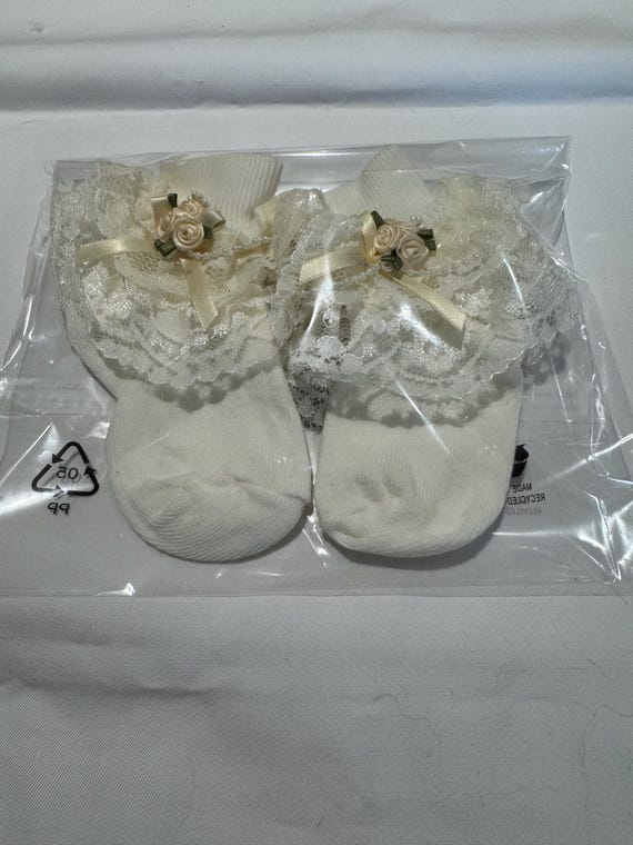 Spanish style frilly socks  3-5.5