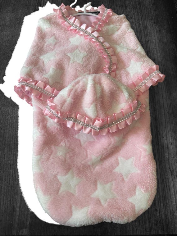 Baby snuggle bag with hat