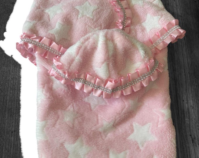 Baby snuggle bag with hat