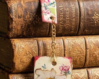 Reversible Vintage Botanical Bookmark with Pink Crystal Dangle, Shabby Chic Resin Page Marker for Books and Planners, Bookworm Gift