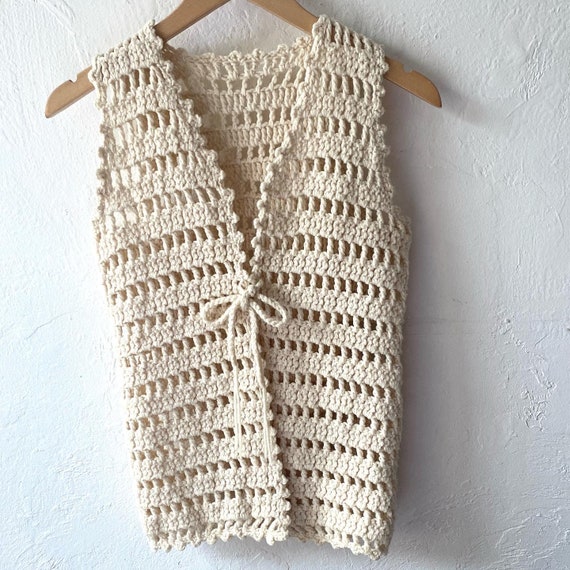 Vtg 70s beige crochet vest - image 1