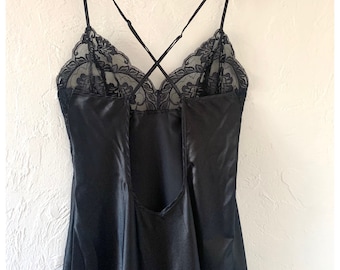 Vestido vintage de satén y encaje