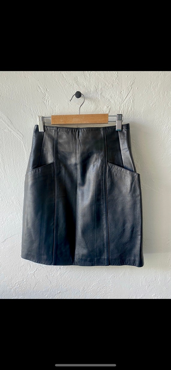 80s black leather mini skirt - image 2