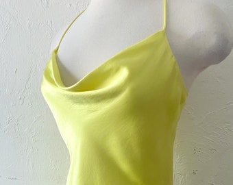 Vestido lencero de satén con cuello halter de Zara