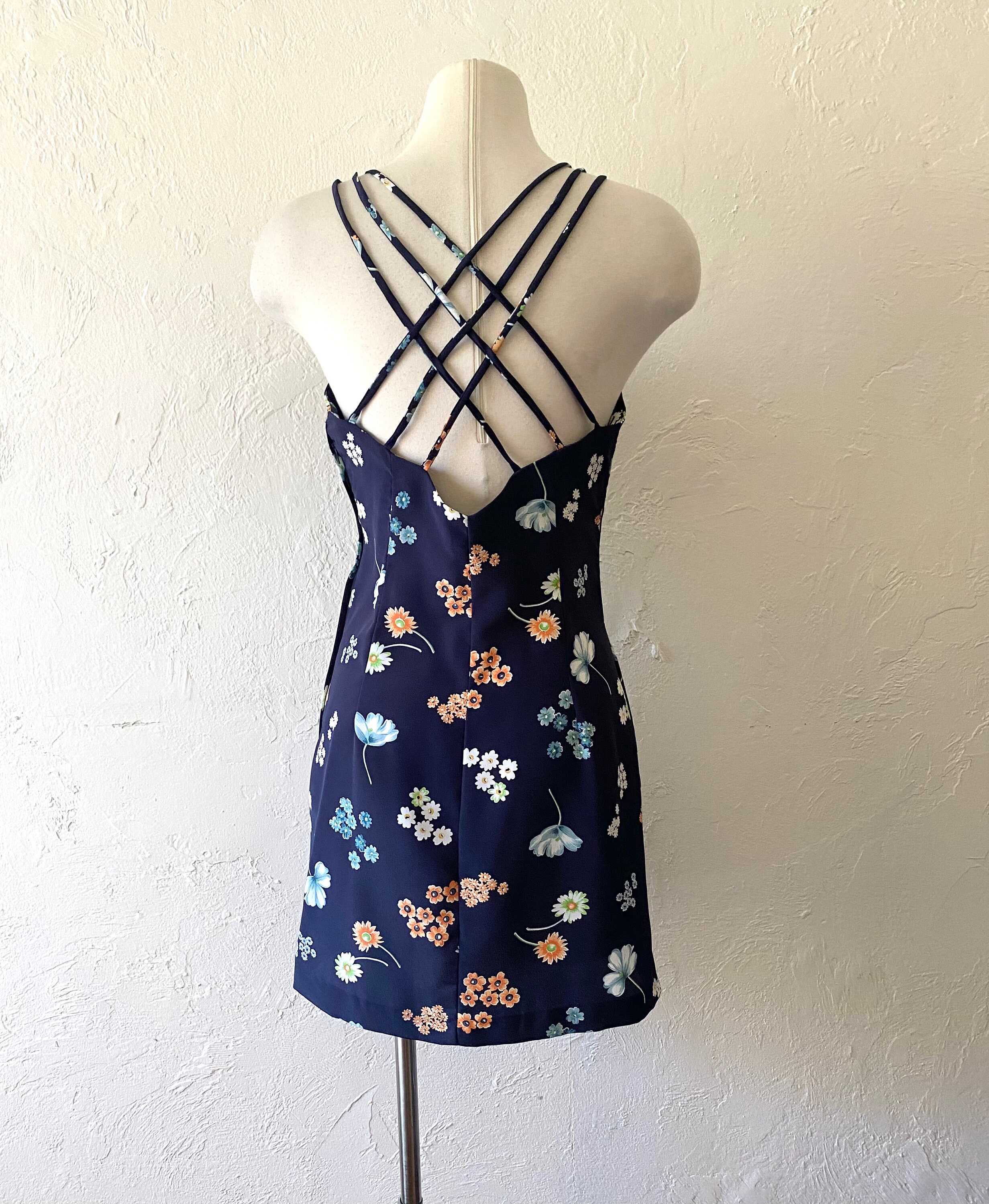 90s strappy dress 90s red spaghetti strap slip dress with skinny scarf Coming later today #vintage #90sdress #slipdress #skinnyscarf #vintagedress