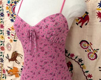 Vestido mini de malla de Uban Outfitters