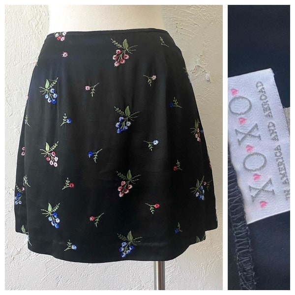 90s XOXO embroidered satin mini skirt ~7/8