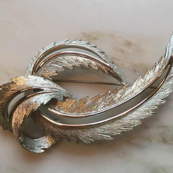 Vintage Sarah Coventry gevederde mode silvertone broche