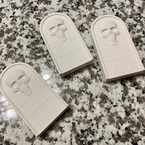 3D Printed Tombstones: Gothic Skull Decor