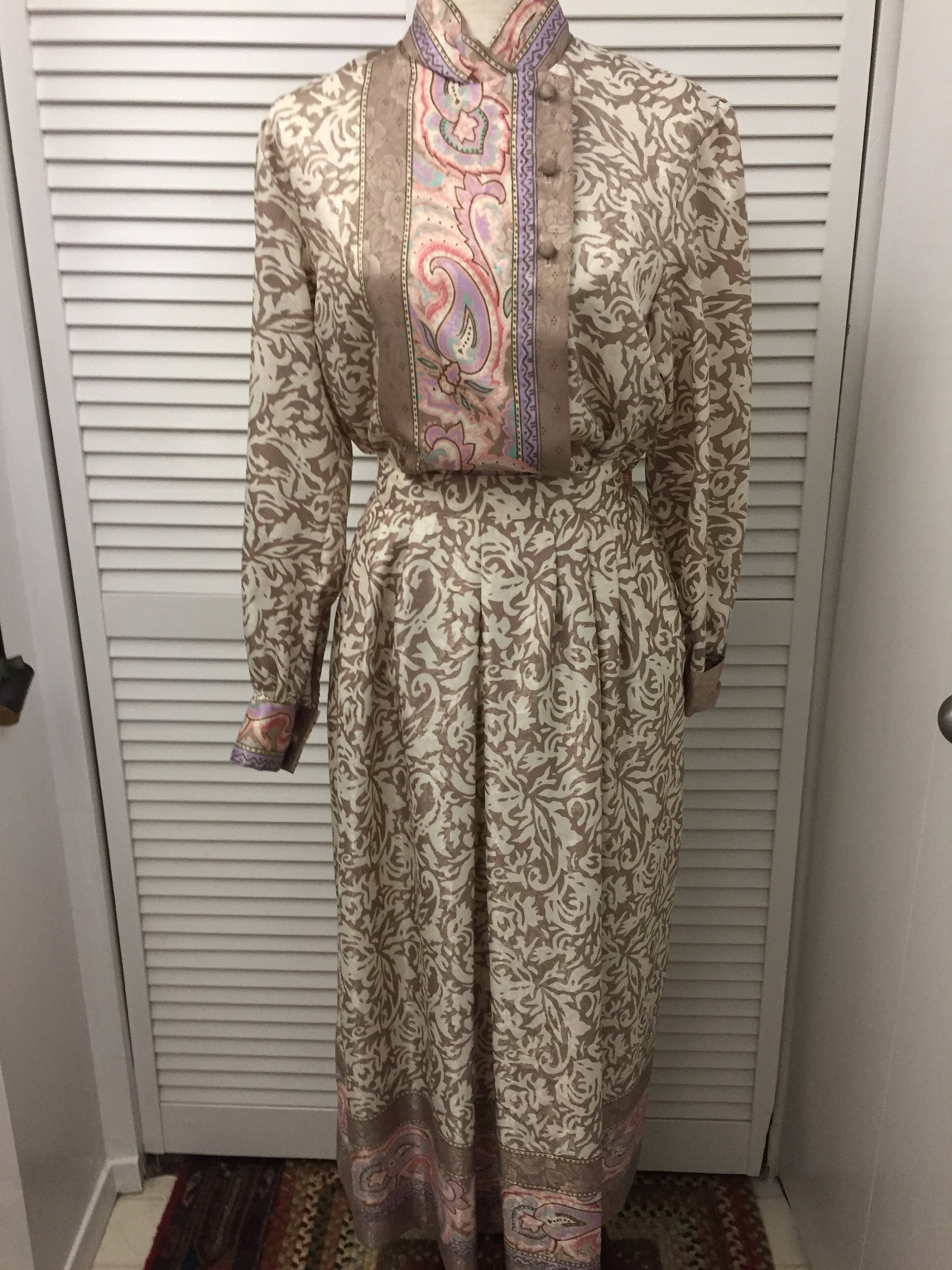Vintage high end designer Couture dress made USA 2 pc Mandarin collar top and skirt Gay Boyer Couture label Mandarin top w skirt silky poly Vintage high end designer Couture dress made USA 2 pc Mandarin collar top and skirt Gay Boyer Couture label Mandarin top w skirt silky poly