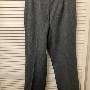 Vintage gray wool Pendleton women&#39;s slacks. Fully lined flat front front button 2 side pockets classic wool slacks. Vintage 14-30 inch waist